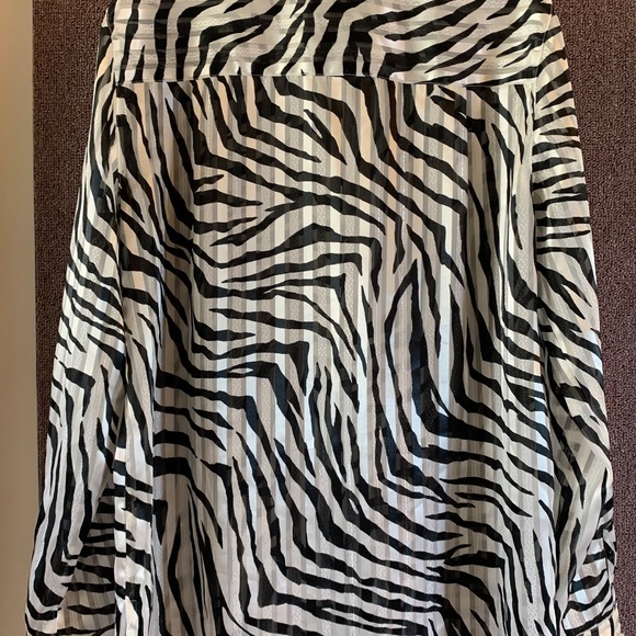 Alfred Dunner Zebra Print Button Down Long Sleeve Blouse - Picture 6 of 10